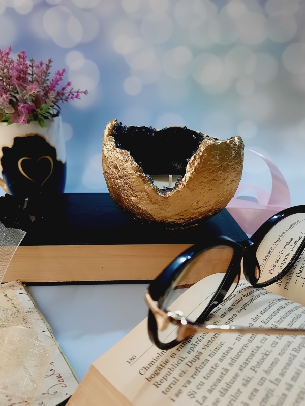 Black Geode Candle
