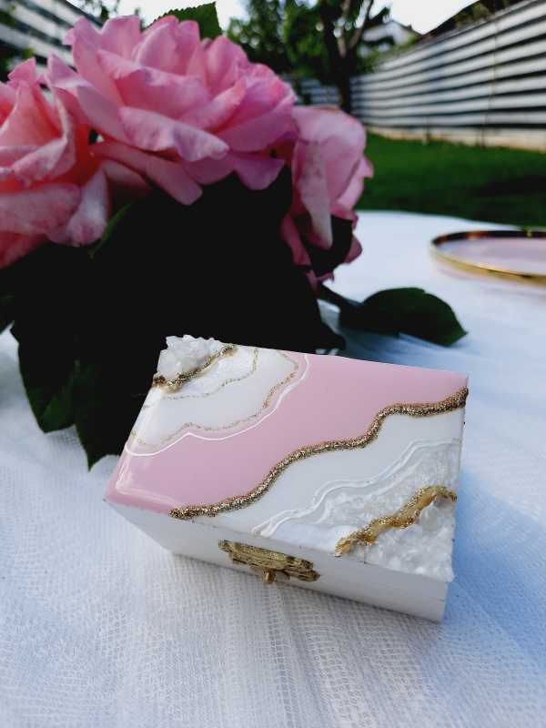 White and Pink Geode - Wedding Rings Box