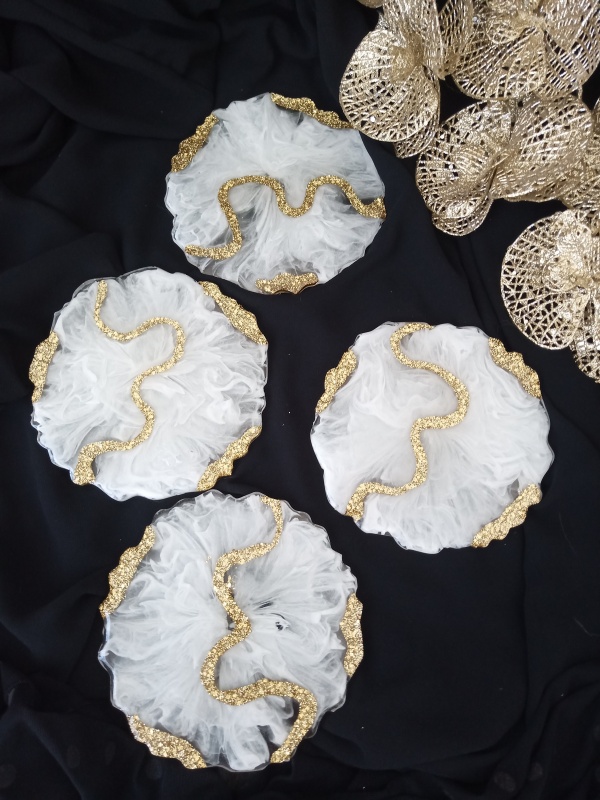White and Gold Glitter - 4 pieces Resin Coasters