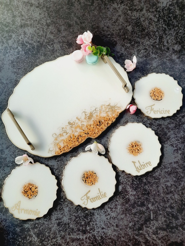 White and Gold - Oval Tray and 4 Resin Coasters