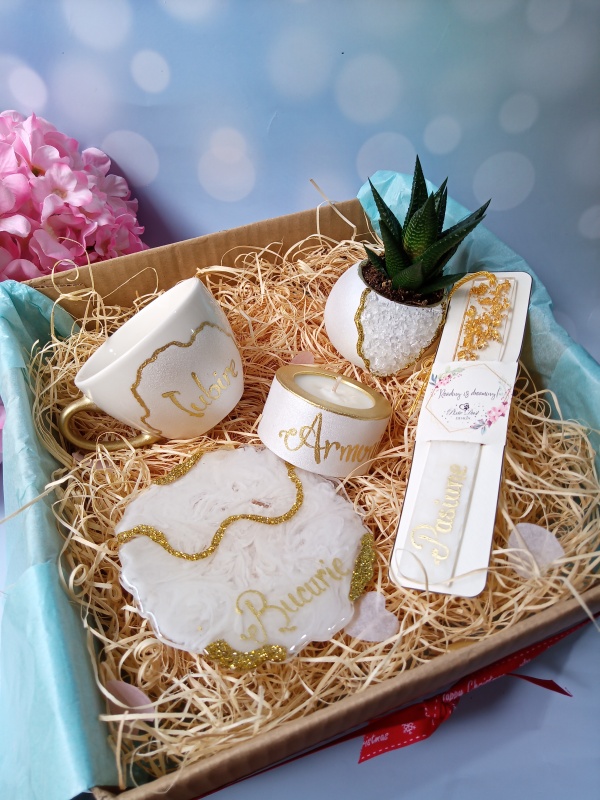Giftbox White and Gold Glitter