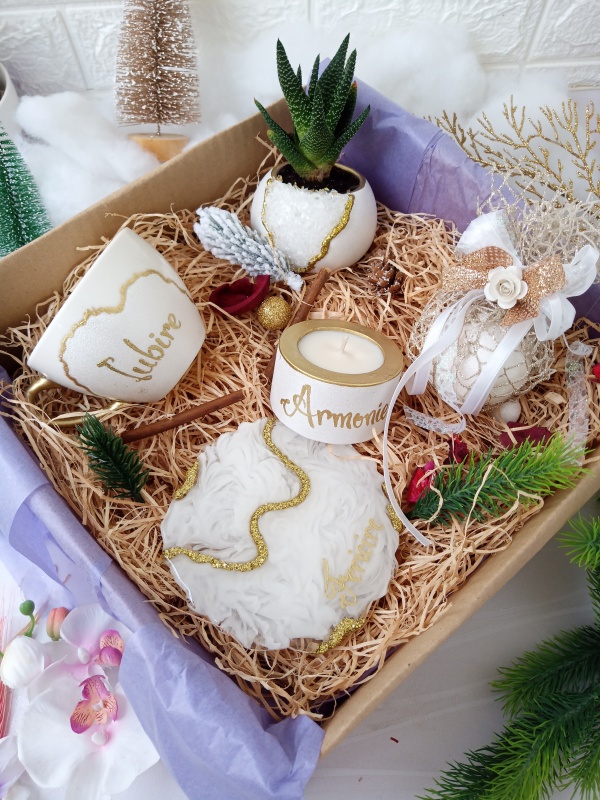 Christmas Box White Gold Glitter