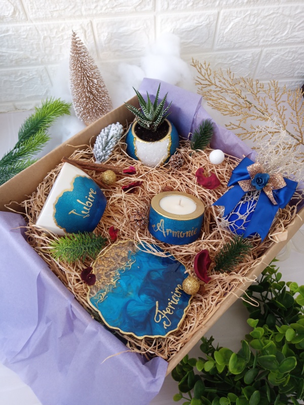 Christmas Box - Electric Blue Beauty