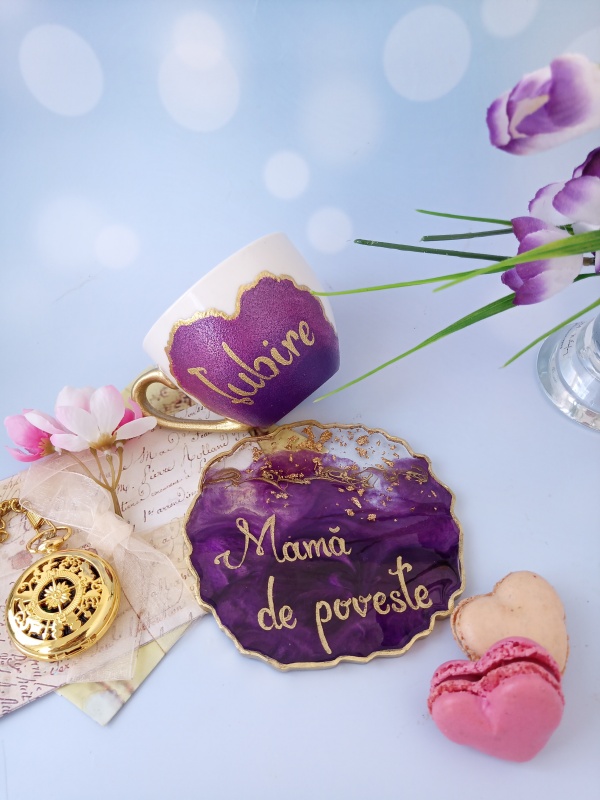 Mama de Poveste - Set Ceasca si Suport Personalizabil