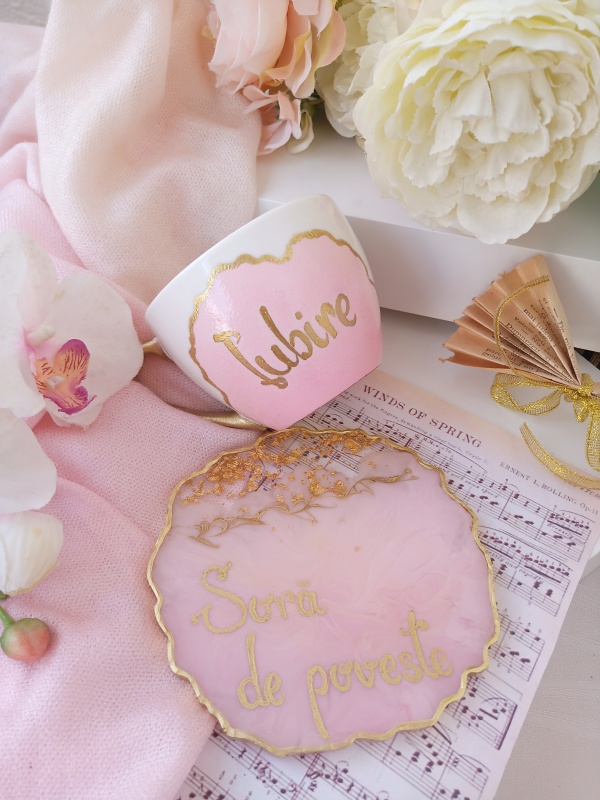 Sora de Poveste - Set Ceasca si Suport Personalizabiil