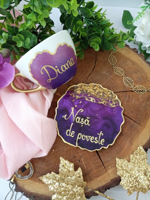 Nasa de Poveste - Set Ceasca si Suport Personalizabil