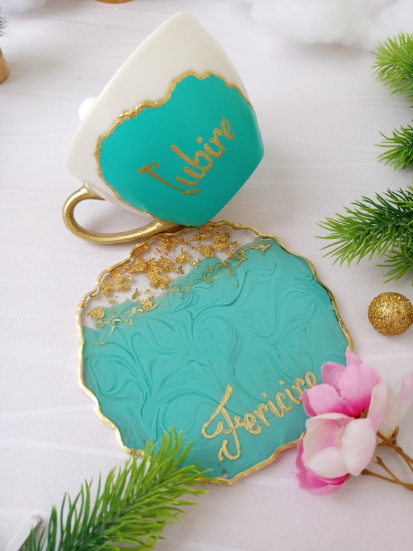 Turquoise Mint - Set ceasca pictata manual si suport din rasina